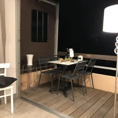 Sea Tropez-grand Studio, Terrasse Vue Mer, Garage شقة