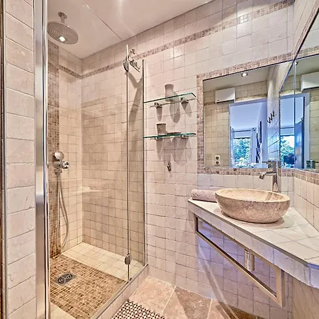 Sea Tropez-grand Studio, Terrasse Vue Mer, Garage Appartement *